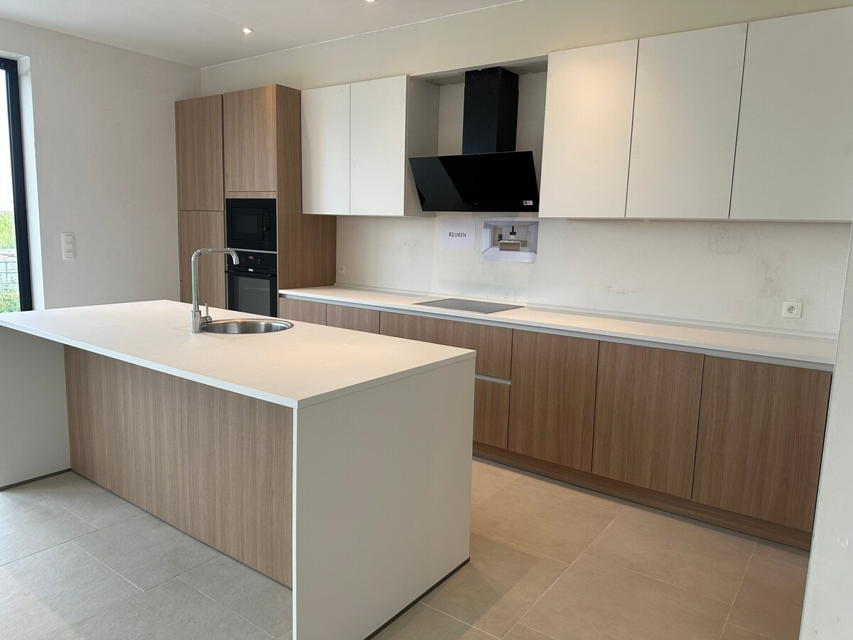 Nieuw gelijkvloers appartement met terras en tuintje 