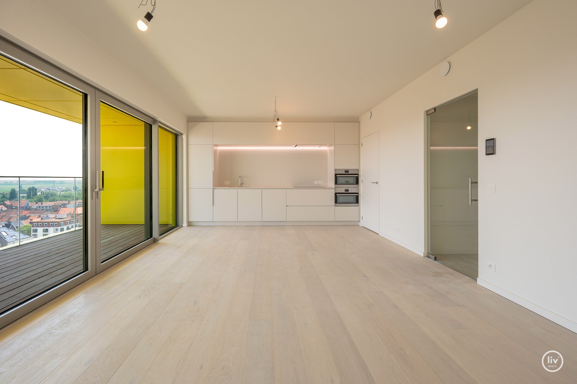 Centraal gelegen 2-kamer appartement te Res. Hoost met ruim terras genietend van zijdelings zeezicht! 
