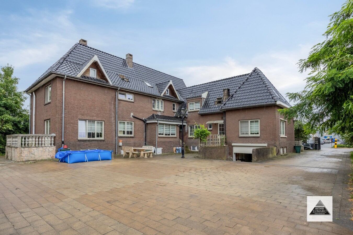 Villa / praktijk / BenB/ kamerwonen /... - Koolmijnlaan 11, Houthalen - perceel 2.700 m². 