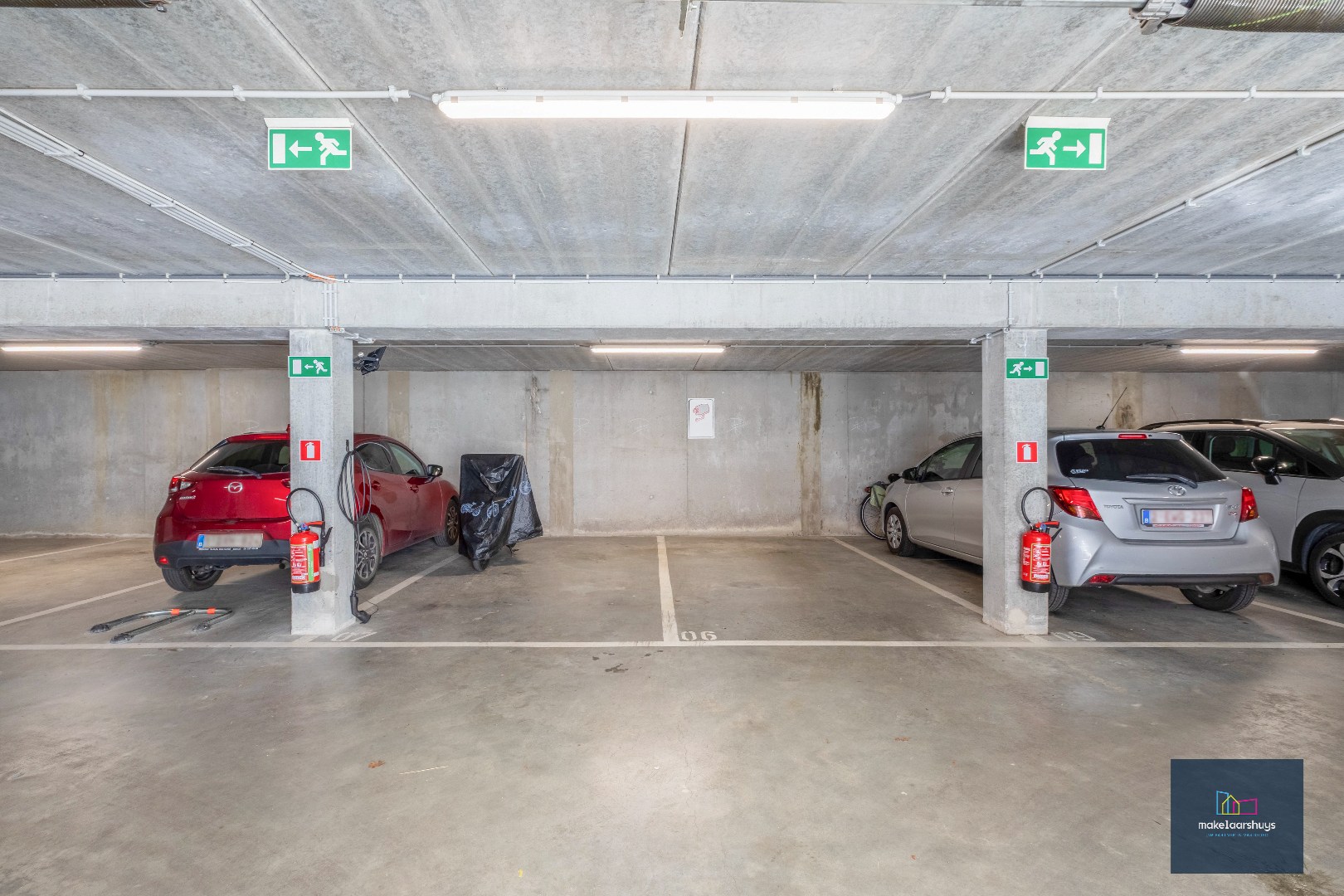 Penthouse met 2 slp. ruim terras, 2 st.plaatsen &amp; kelder 