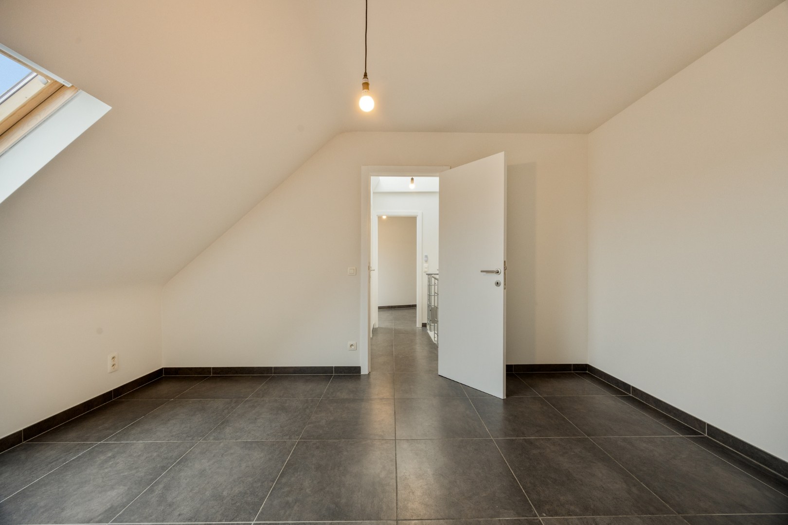 Instapklaar duplex app. met 2 slpk te centrum Halle 