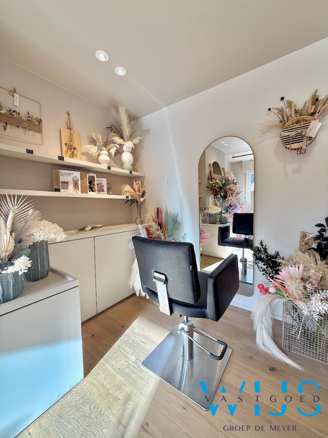 Toffe winkelruimte in centrum Ertvelde ! 