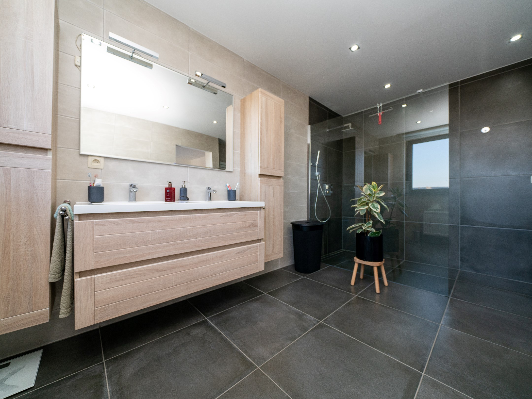 Nouvelle construction 3 chambres, 3 sdb et garage 