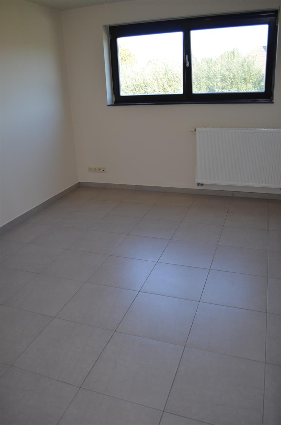 Halfopen bebouwing op 325m² met 3 slpks, tuin met terras en tuinhuis te Maldegem 