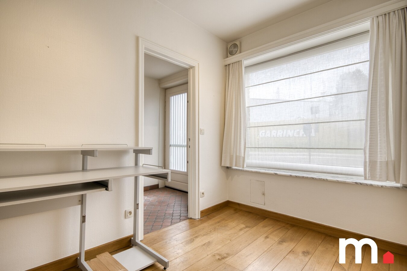Centraal gelegen woning met privé parkeerplaats te koop in Heule ! 