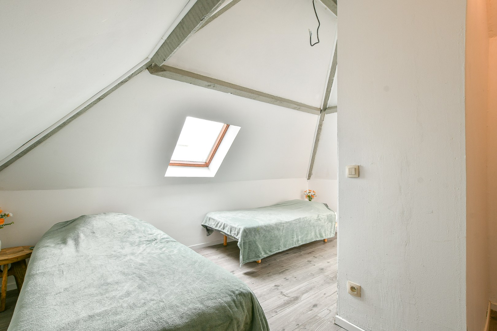 Ruime woning met veel mogelijkheden, carport en 2 parkeerplaatsen - vlakbij centrum &amp; zee! 