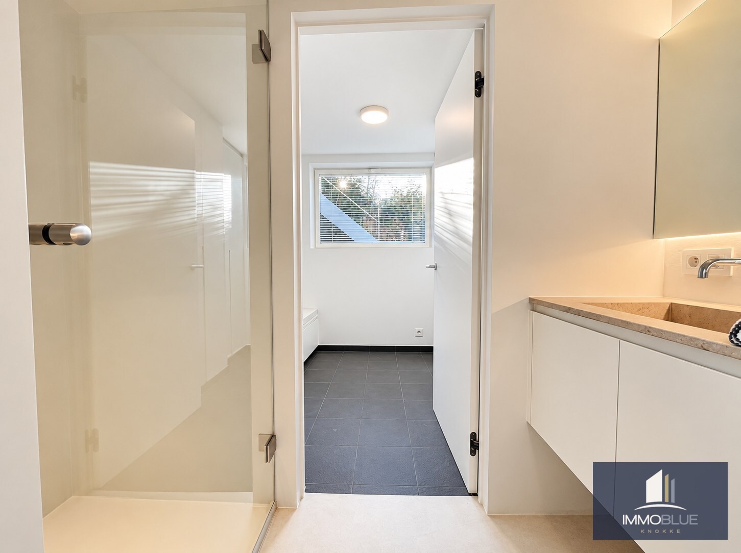 Offre exceptionnelle : Villa entièrement rénovée avec vue frontale sur la mer. 