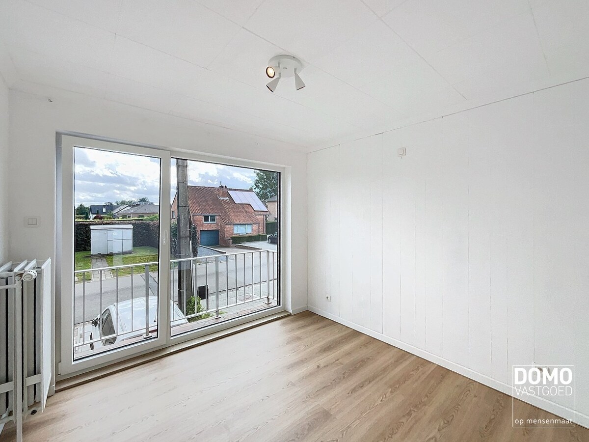 Gerenoveerde woning met tuin en inpandige garage gelegen te Spalbeek, 2 slaapkamers, 140m² bewoonbare oppervlakte, Energielabel C 
