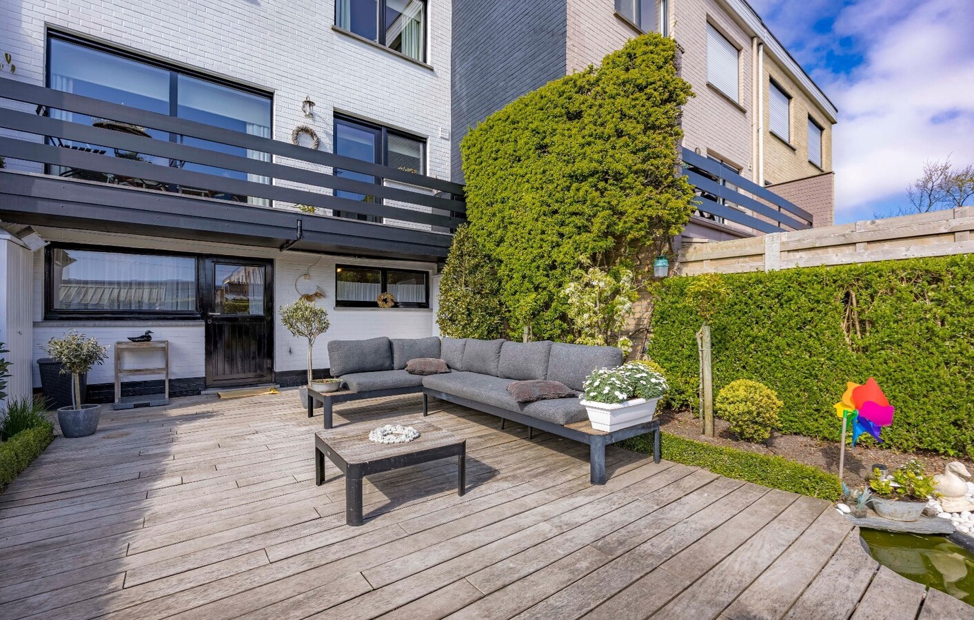 Knappe woning met weidse zichten, vlakbij het strand 
