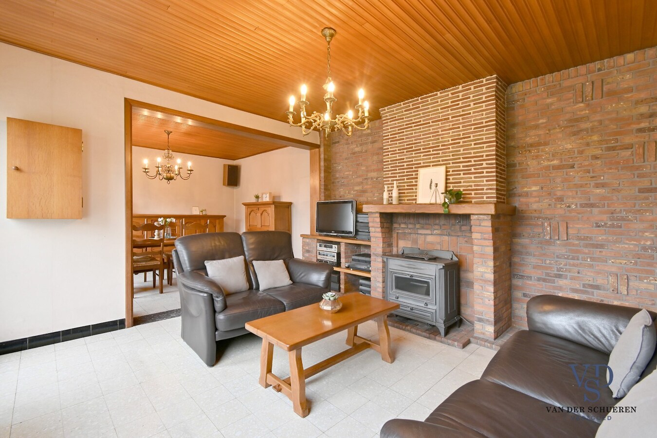 Te renoveren woning met uniek uitzicht op de omliggende akkers 