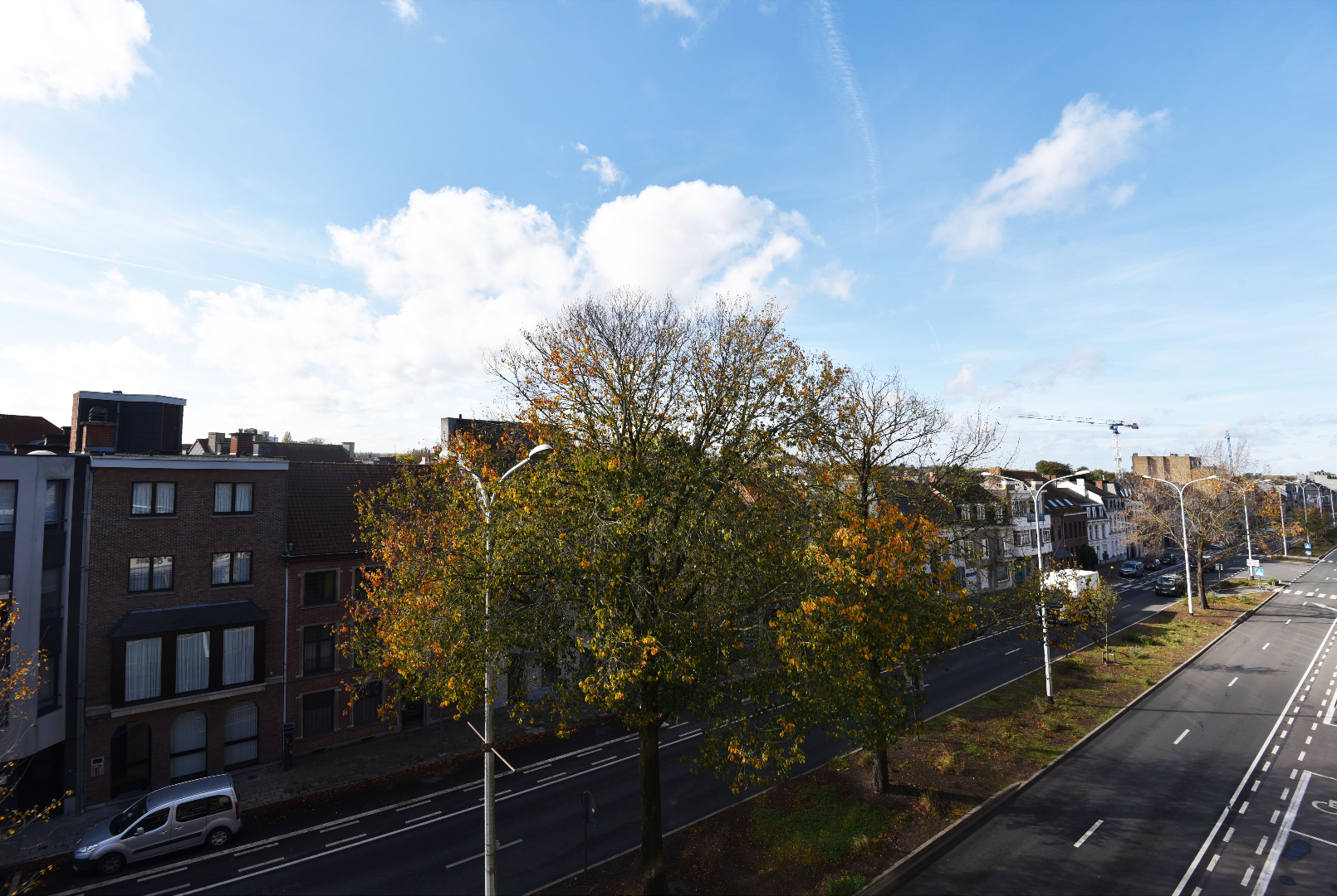 Gerenoveerd appartement met 2 slpks en autostaanplaats te Eeklo 