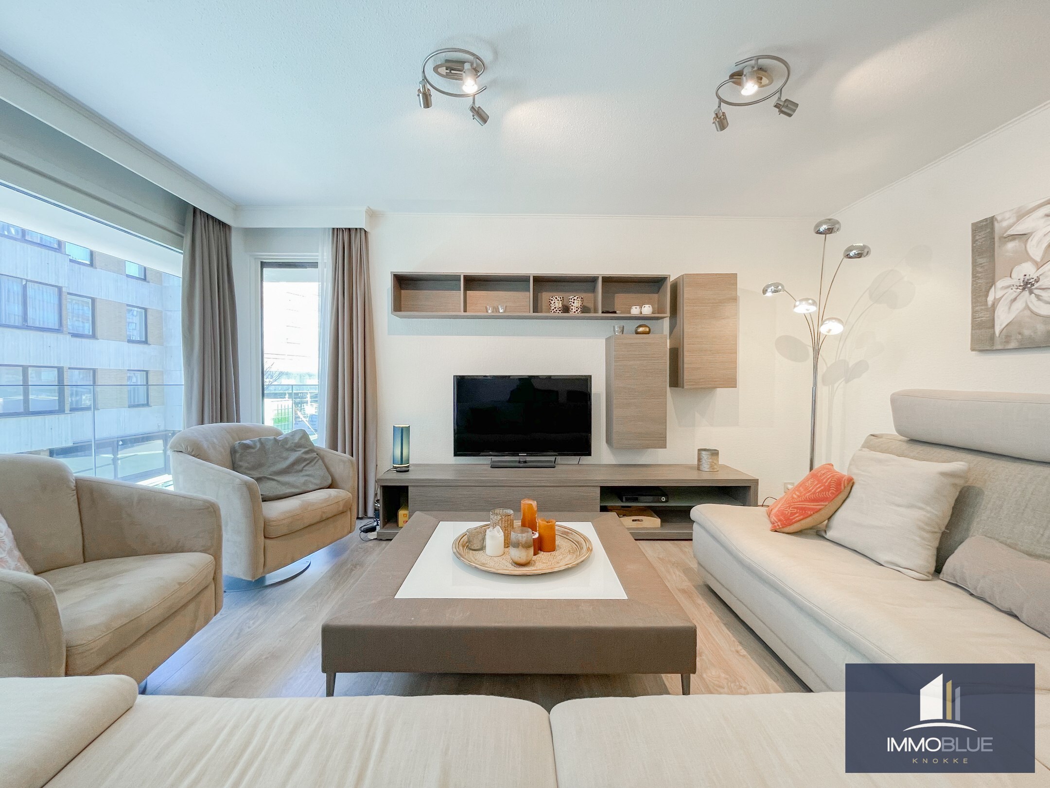 Instapklaar appartement gelegen aan het Lichttorenplein. 