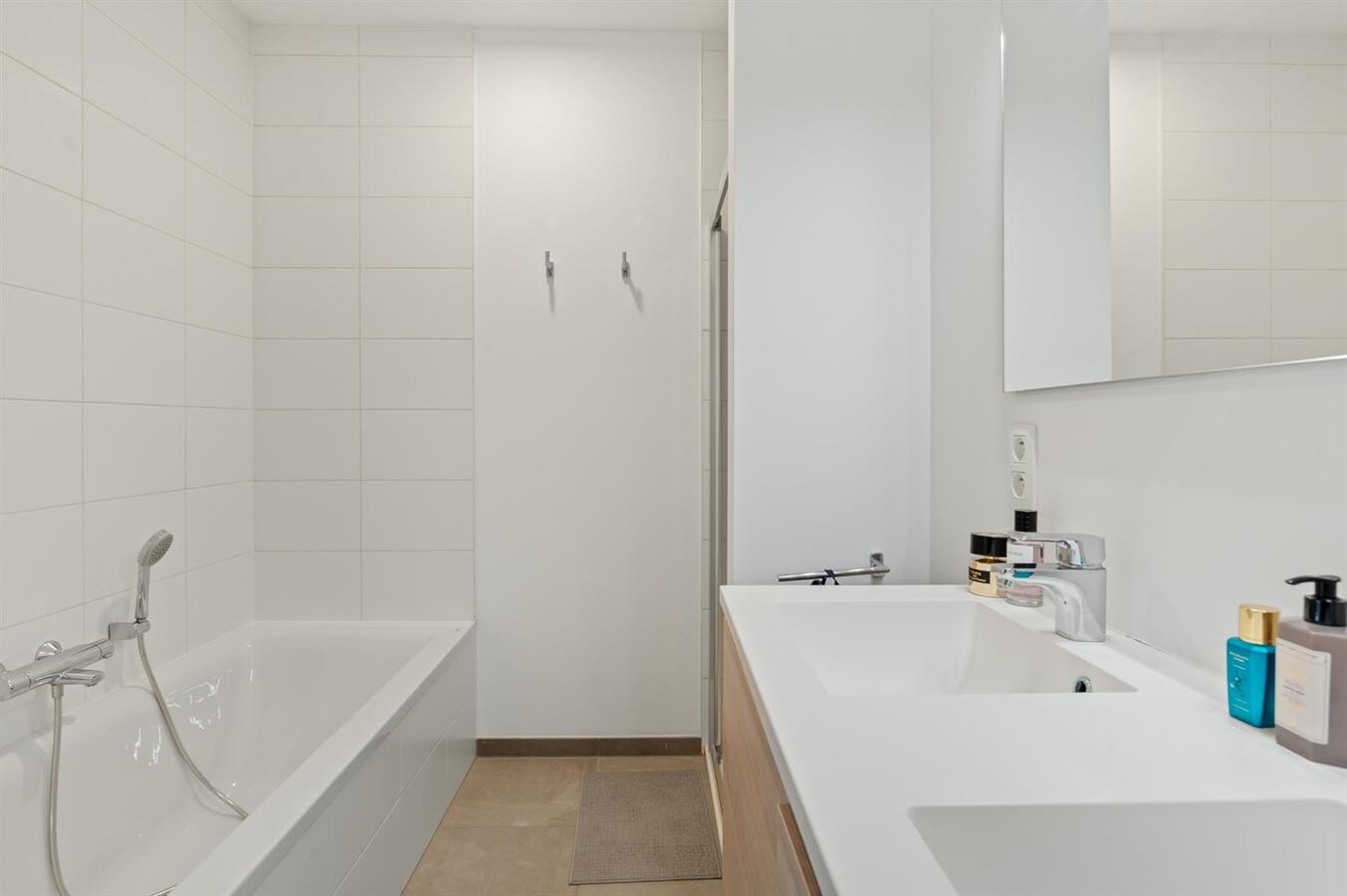 Hoekappartement met terras en uitzicht op 't Eilandje! 