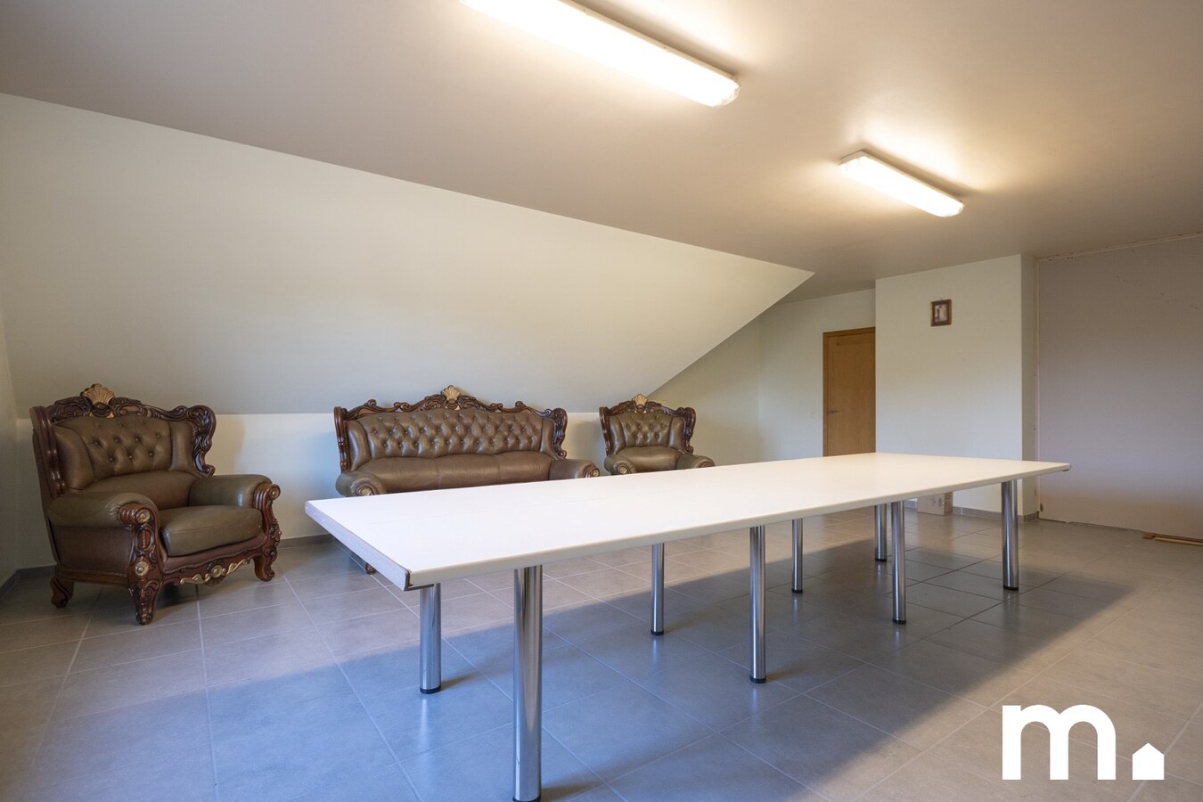 Unieke Villa te Roeselare op 1941m² en 381m² bewoonbare oppervlakte! 