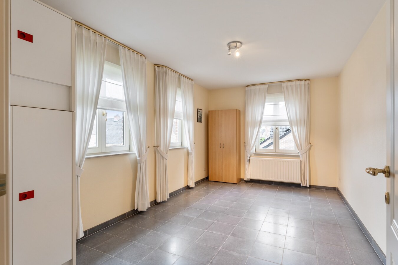 Stijlvolle, goed afgewerkte woning op een perceel van 6a32ca op een rustige locatie te Kinrooi! 