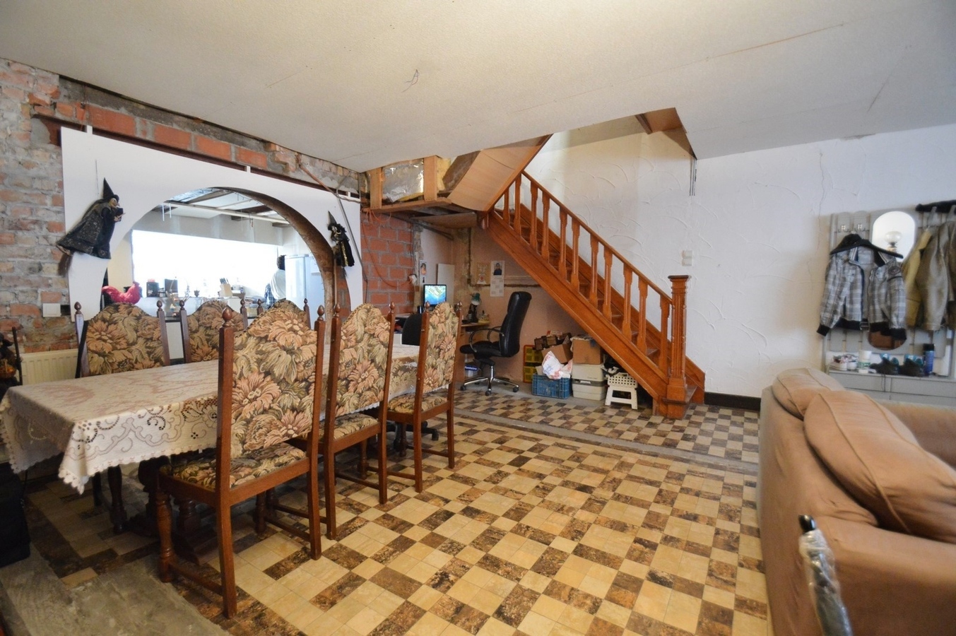 Verder te te renoveren gezinswoning met grote tuin - Lissewege 