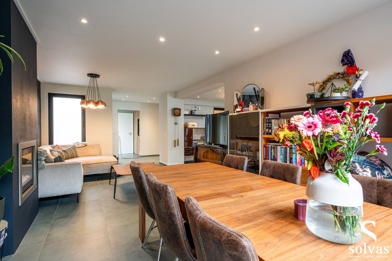 Halfopen gezinswoning met 4 slaapkamers, garage en zonnepanelen – Eeklo 