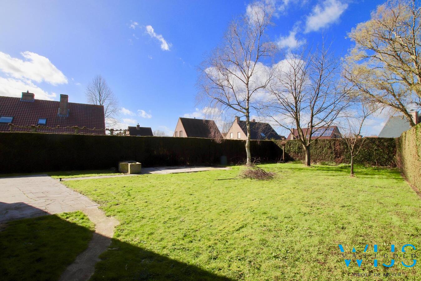 Uitzonderlijk goed gelegen woonhuis op een perceel van 841 vierkante meter in ERTVELDE! 