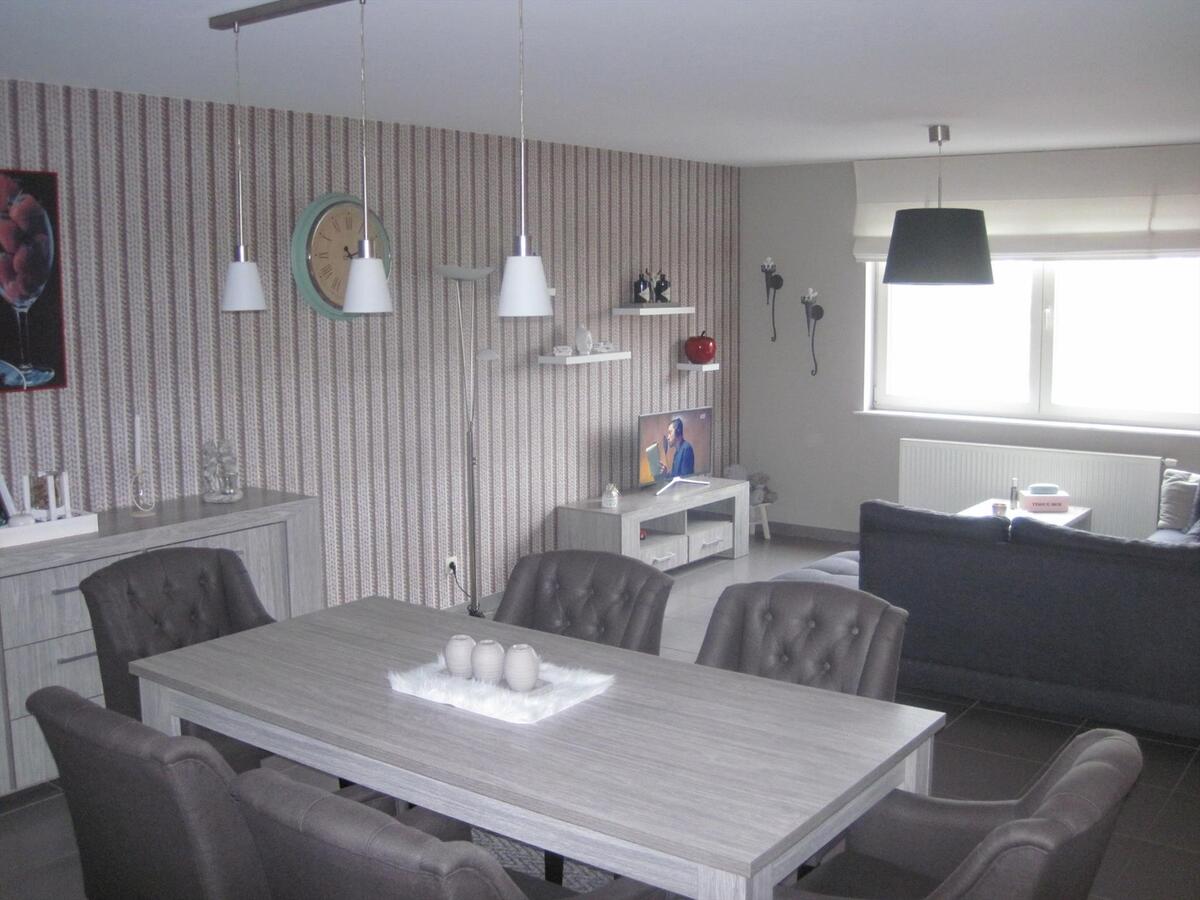 Ruim appartement mét garage. Uitstekende prijs-kwaliteit ! 