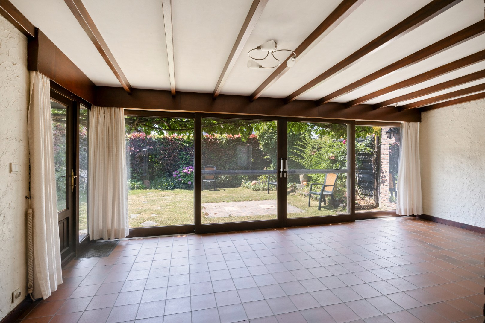 Veranda met doorgang tuin