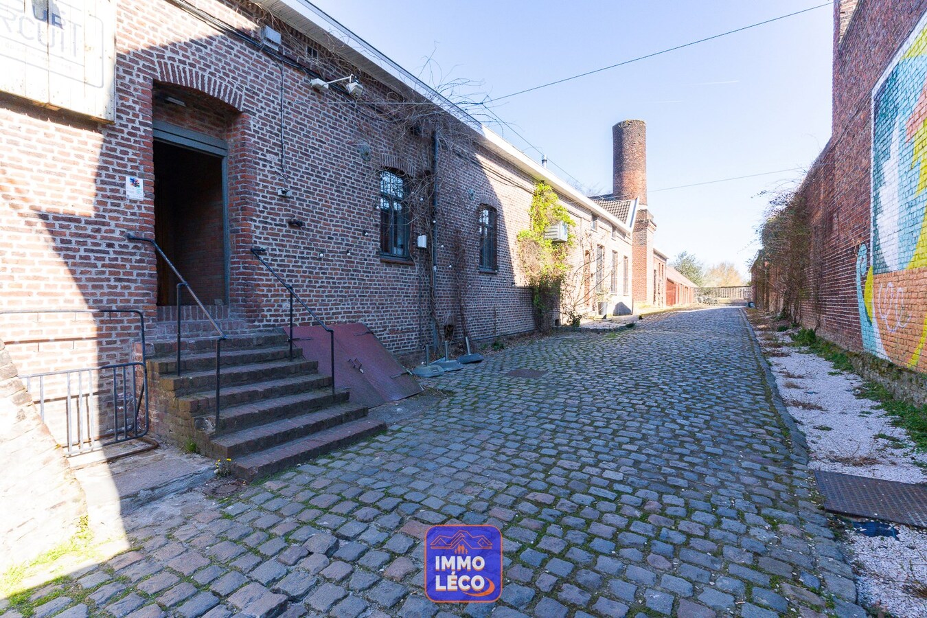 Ensemble immobilier avec restaurant, habitation, entrepôt et bureaux, IDEAL INVESTISSEURS !! 