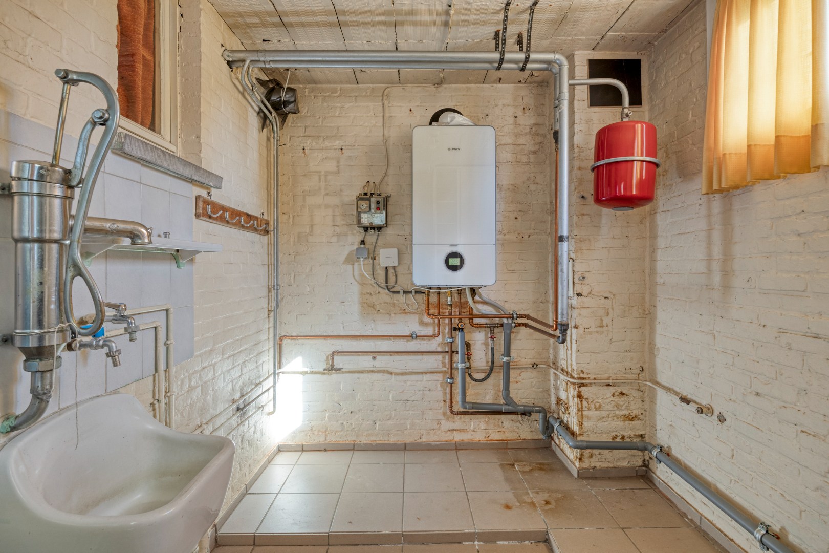 Te renoveren woning met 4 slpk. in het centrum van Geel-Winkelomheide 