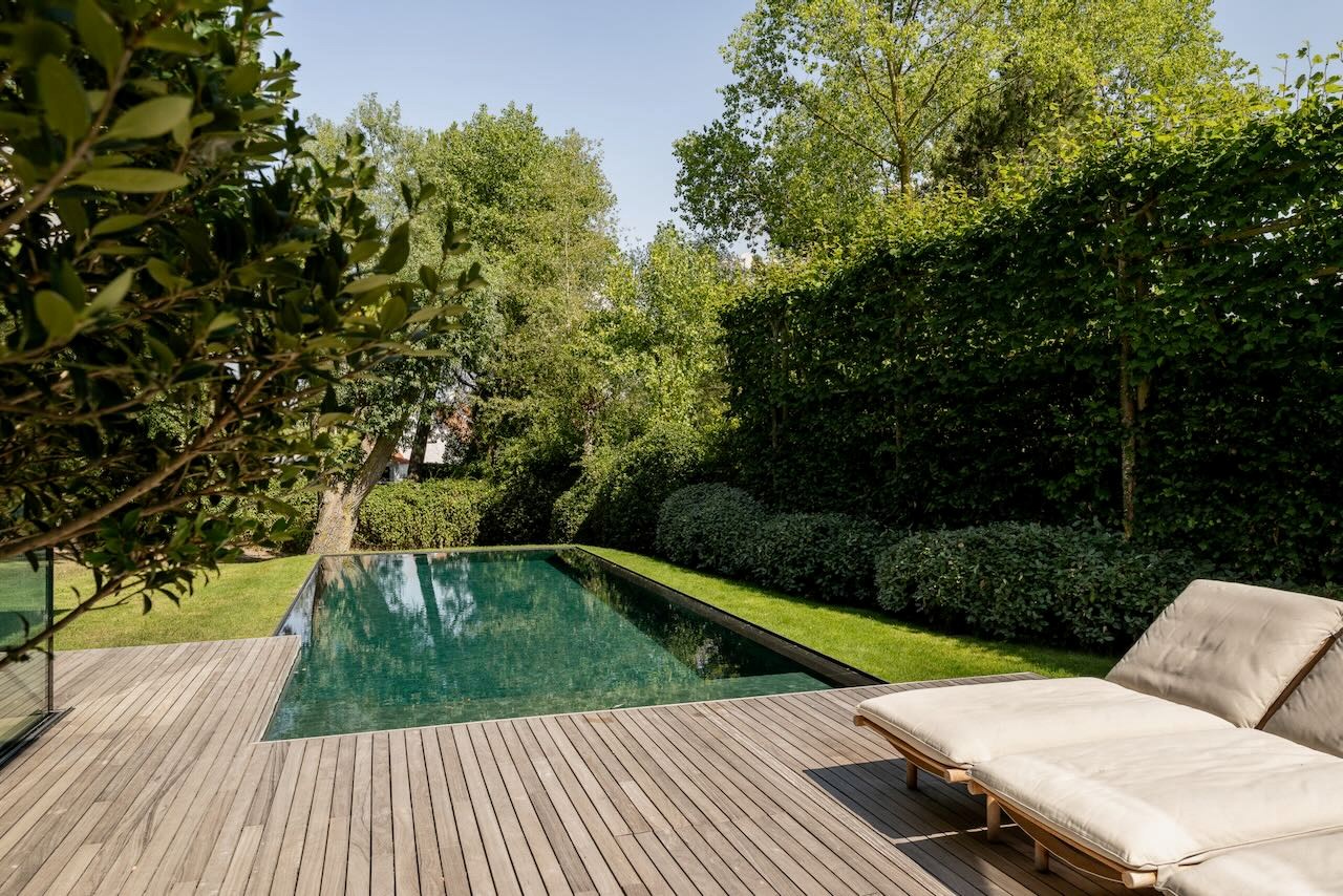 Magnifique villa récente de style contemporain allie une finition intemporelle à un emplacement unique et une vue imprenable sur le Zwin. 