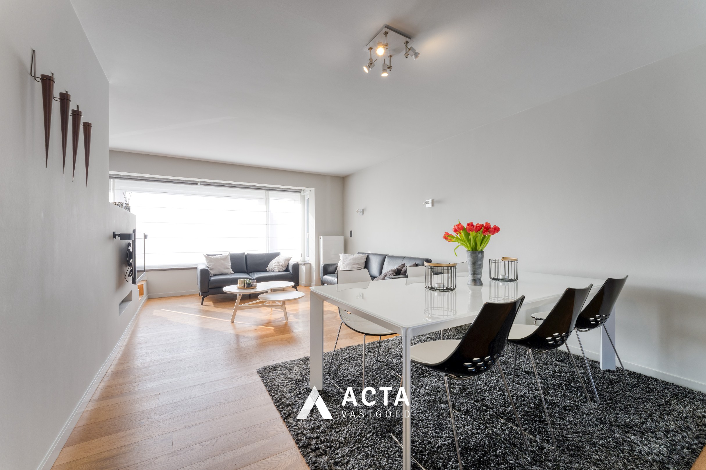 Instapklare bel-etage met 3 slaapkamers en garage 