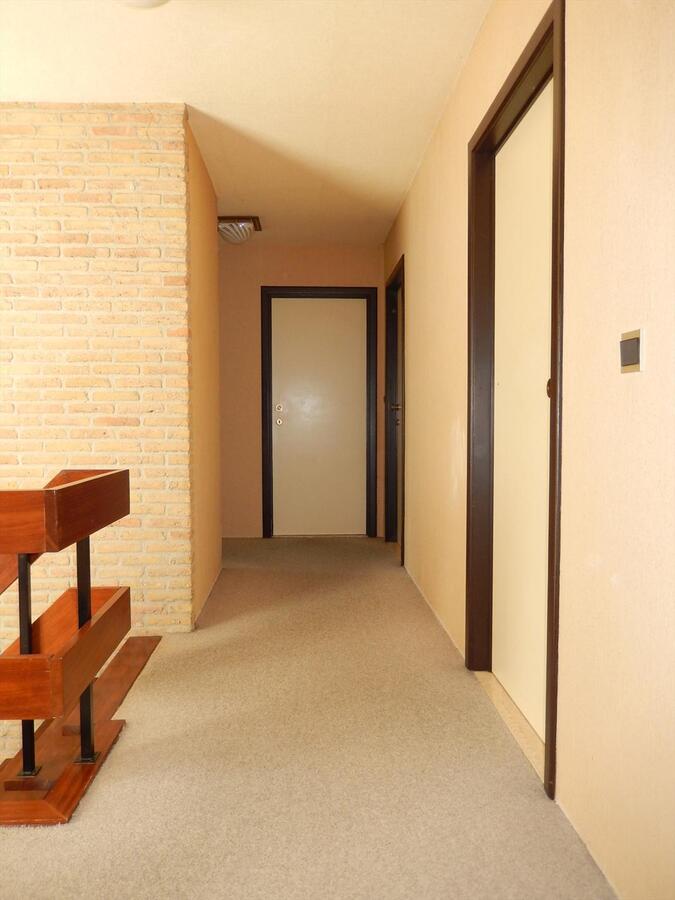 Ruime villa met zonnige tuin en 4 of 5 slaapkamers 