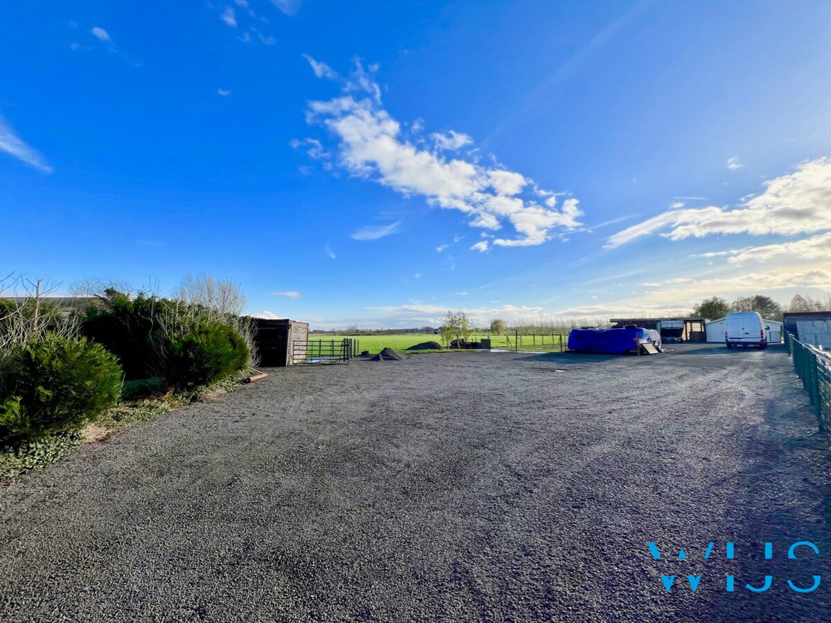 Instapklaar woonhuis op 17.400 m² grond te ASSENEDE ! 