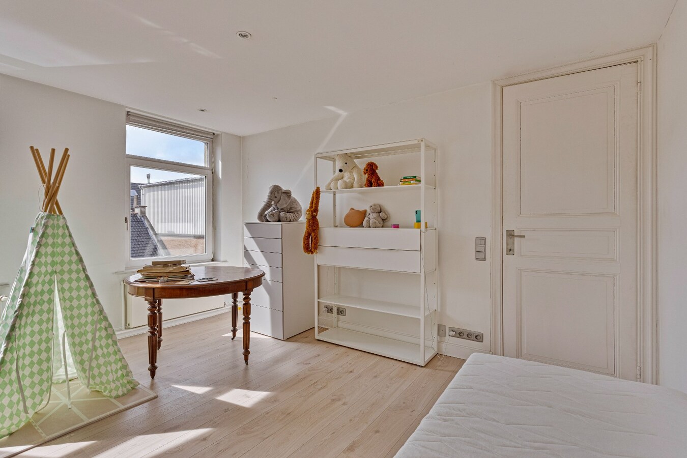 Gerenoveerd herenhuis met 5 slpk in het hart van Oudenaarde 