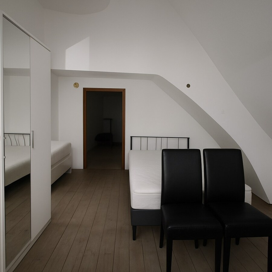 Uniek handelshuis met voormalig café en twee duplexappartementen te koop op toplocatie in het hart van Sint-Niklaas! 