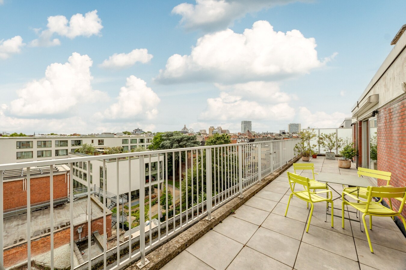 Zeer ruim appt. met 3 slpk en 2 terrassen te Antwerpen! 