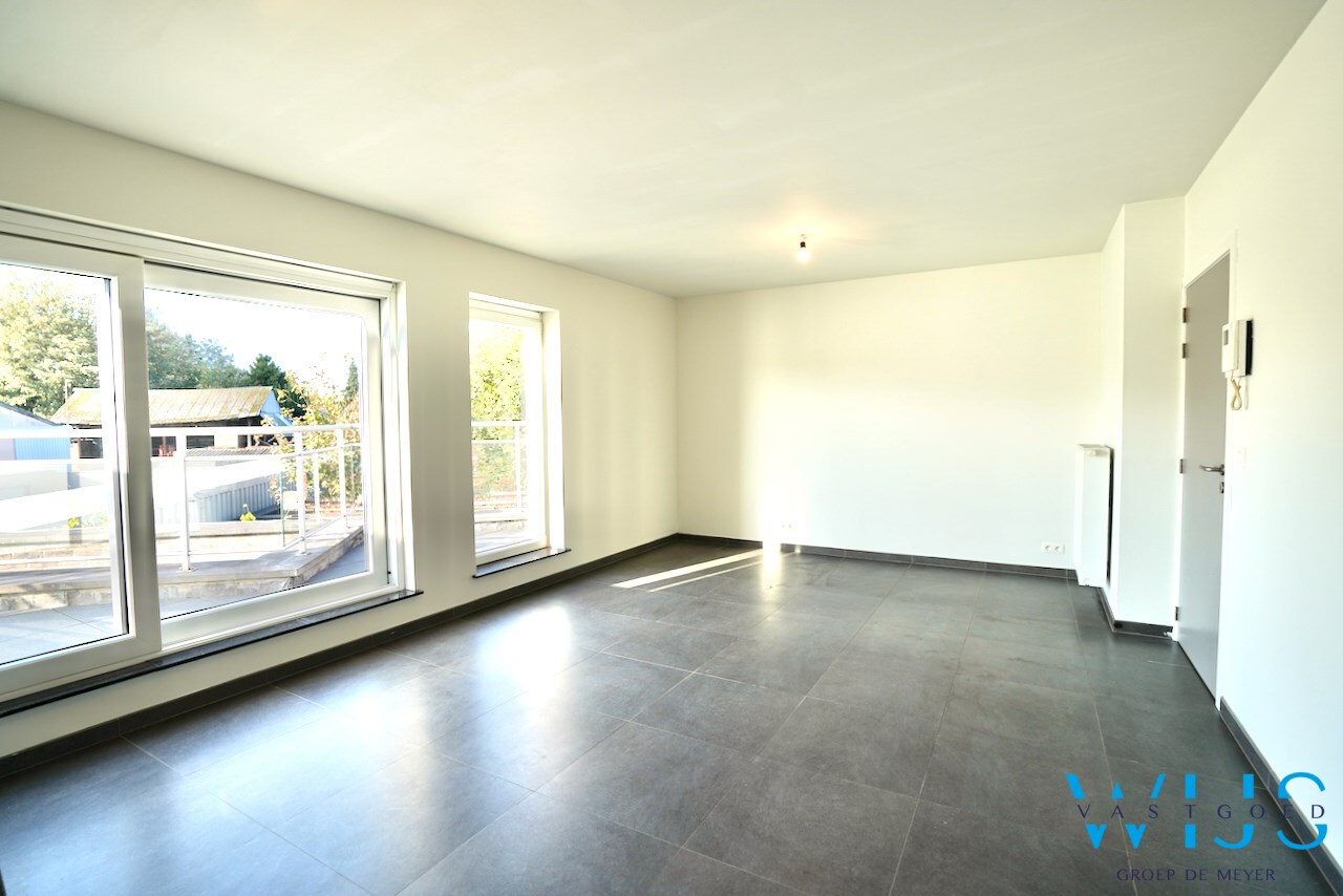 Instapklaar 2 slaapkamer appartement met garage ! 