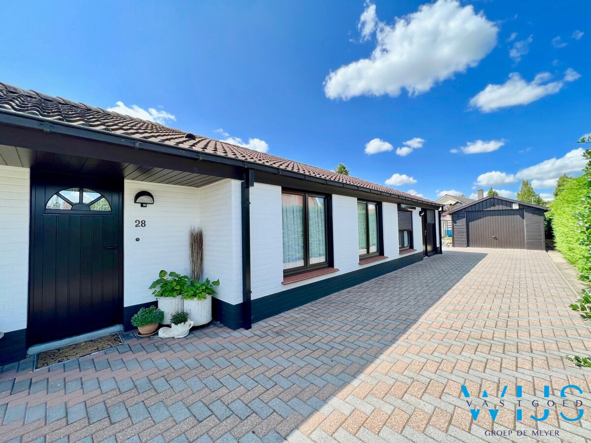 Enorm goed gelegen bungalow op 668 m² te Ertvelde ! 