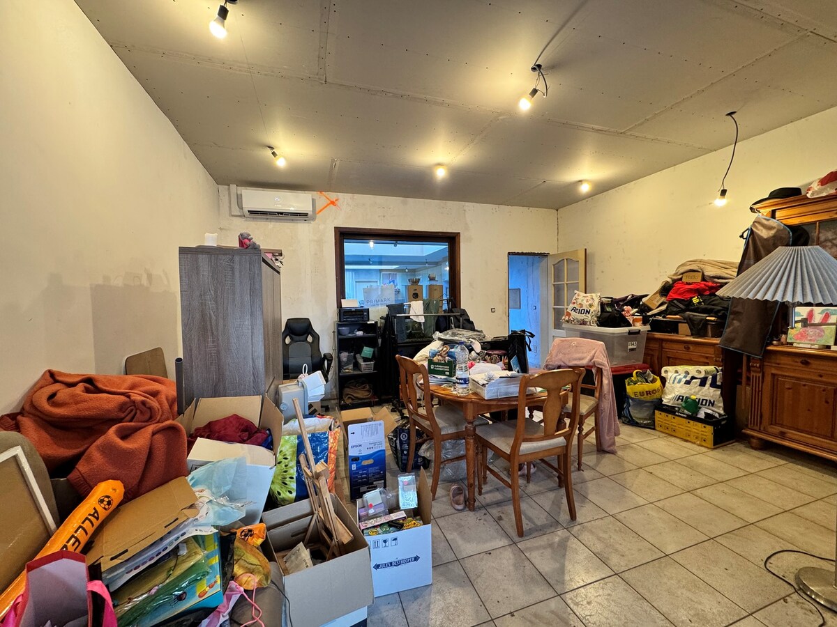 Woning met 4 slaapkamers en parkeerplaatsen te Gistel 