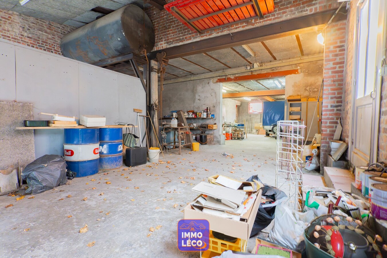 Ensemble immobilier avec maison et deux ateliers/entrepôts, RARE à la VENTE ! 