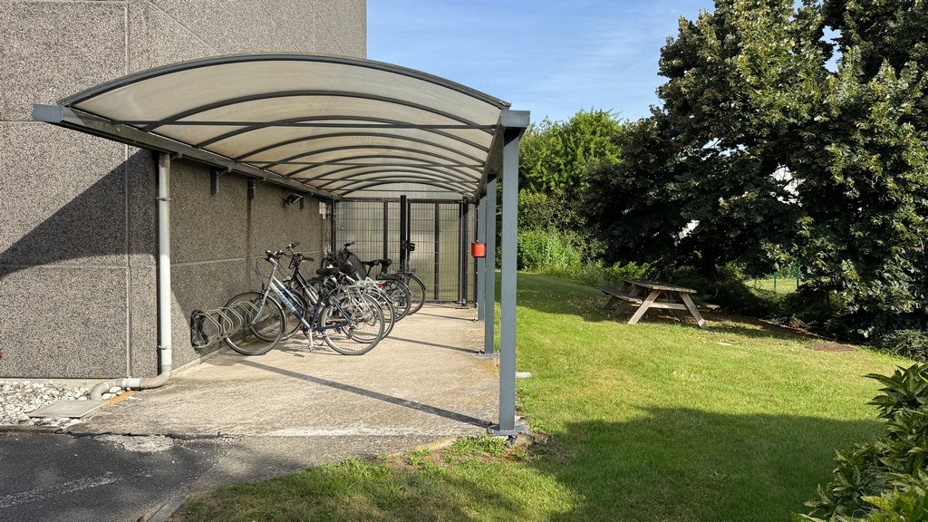 Kantoor/labo met klein magazijn te huur in Technologie-park Zwijnaarde