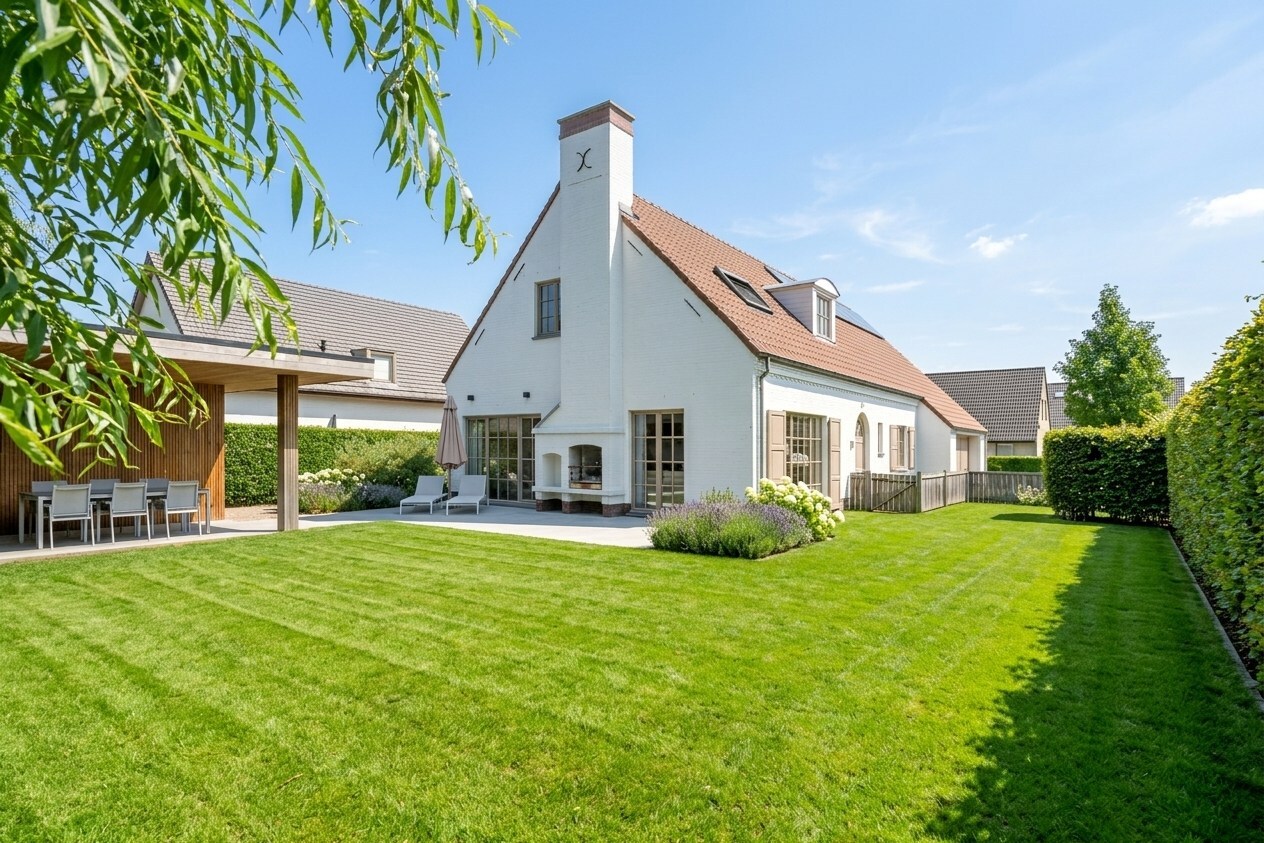 Exclusief gerenoveerde vrijstaande villa in rustige en residentiële omgeving 