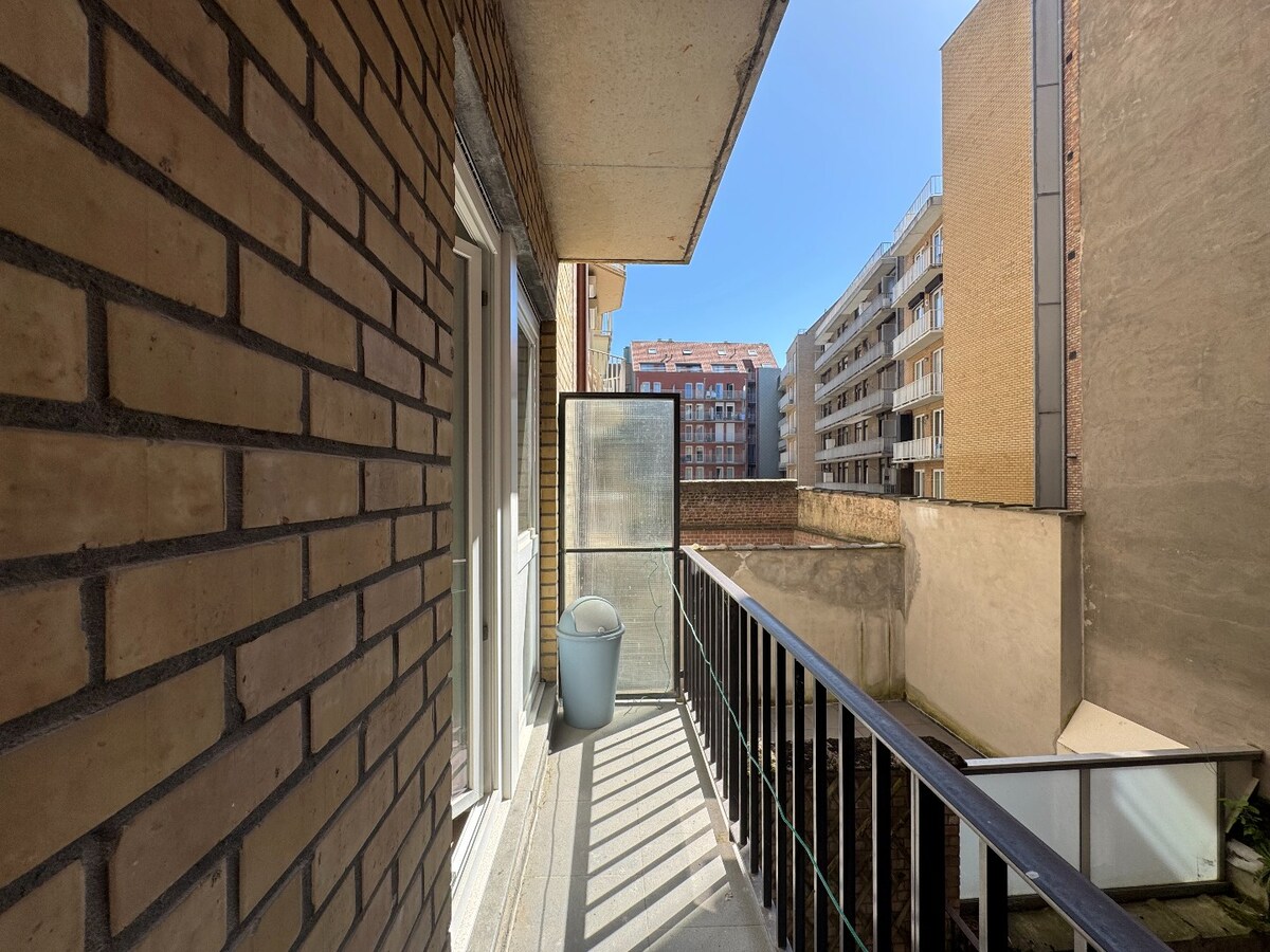 Gerenoveerd 2-slaapkamerappartement met frontaal ZEEZICHT op de Zeedijk te Heist. 