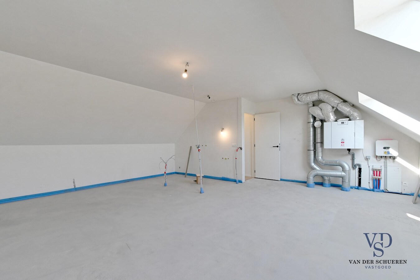 IN OPTIE ! Half Open Bebouwing met afzonderlijke garage 