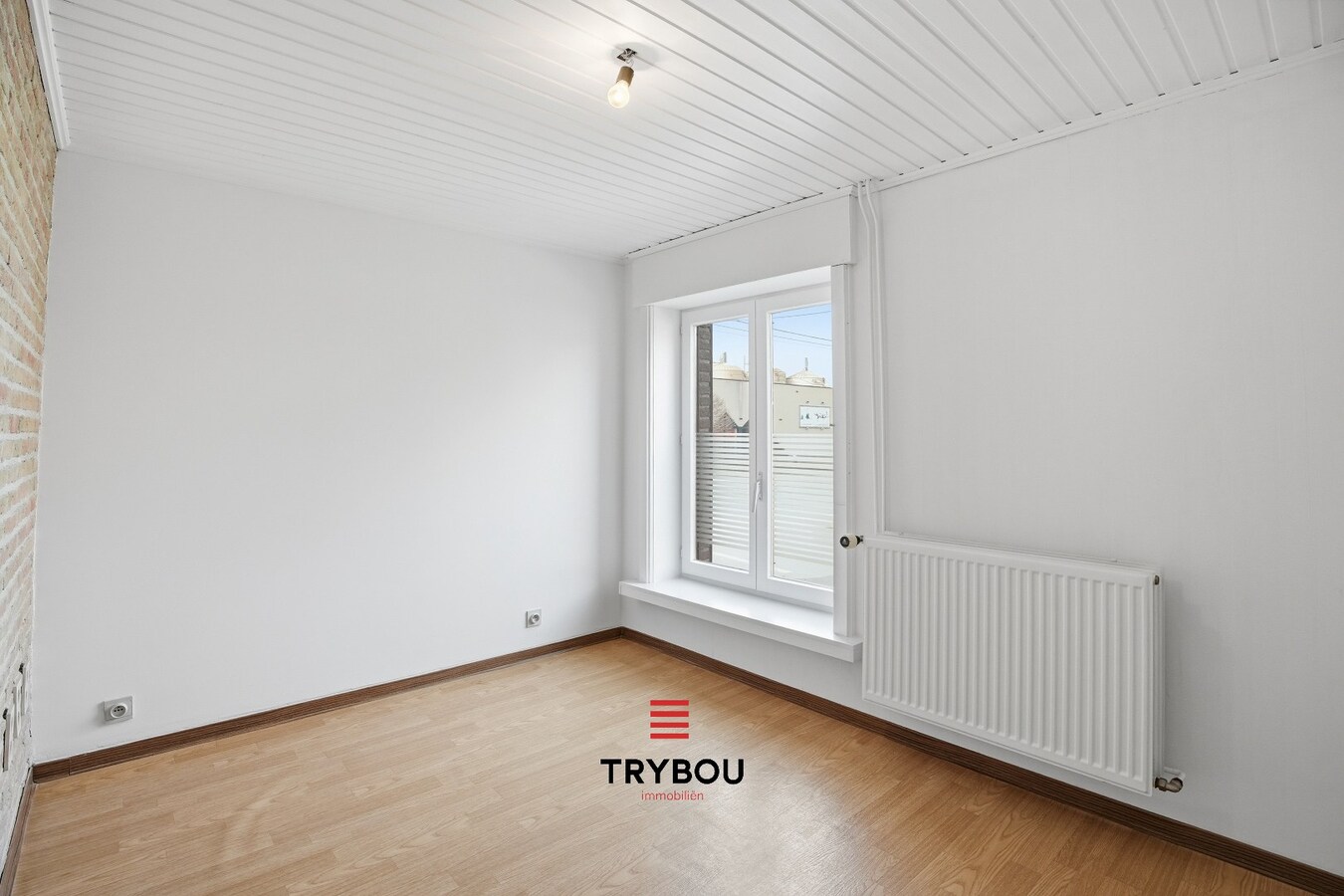 Ruime halfopen woning met 6 slaapkamers in Houthulst! 