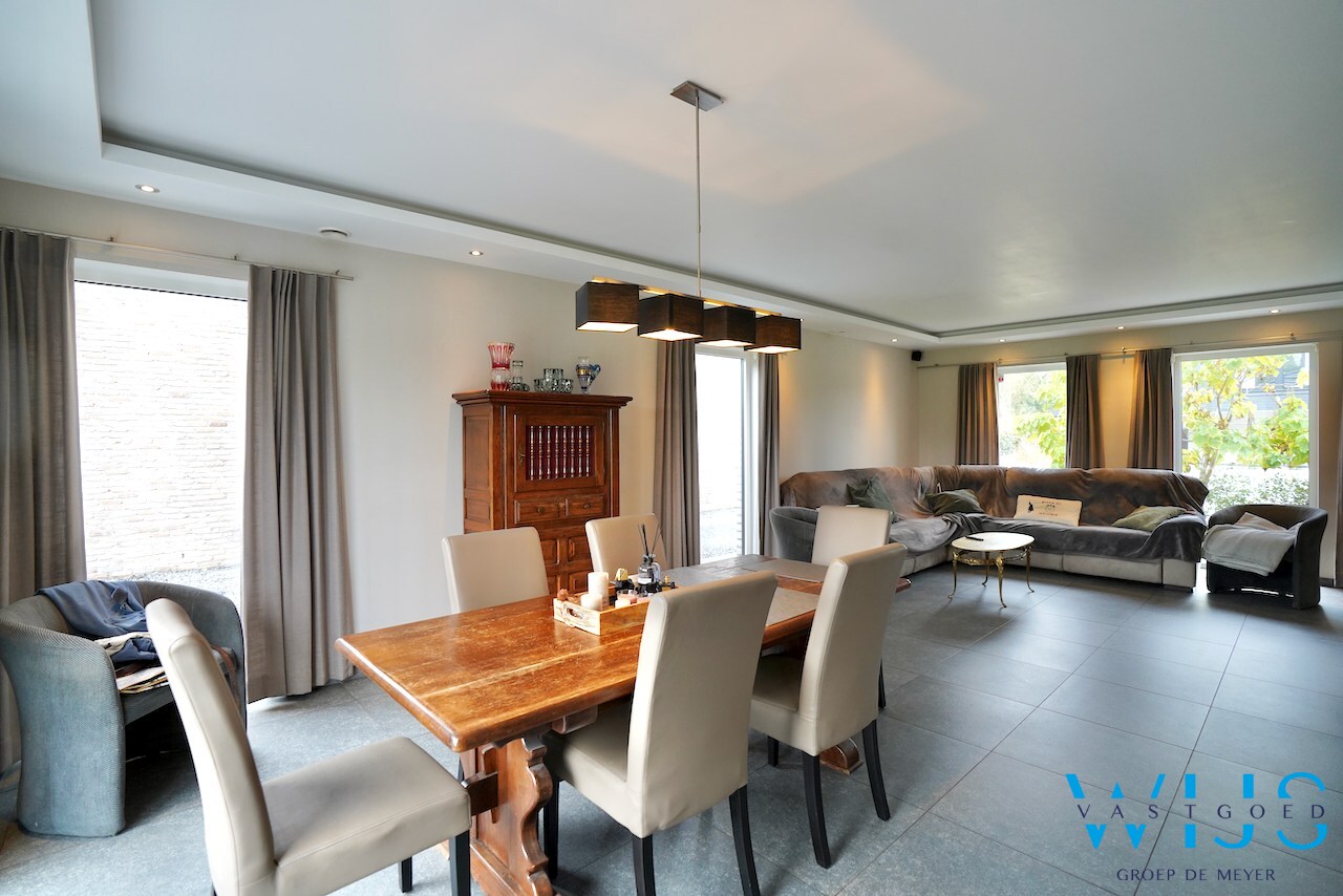 Ruime, energiezuinige gezinswoning te Oosteeklo ! 