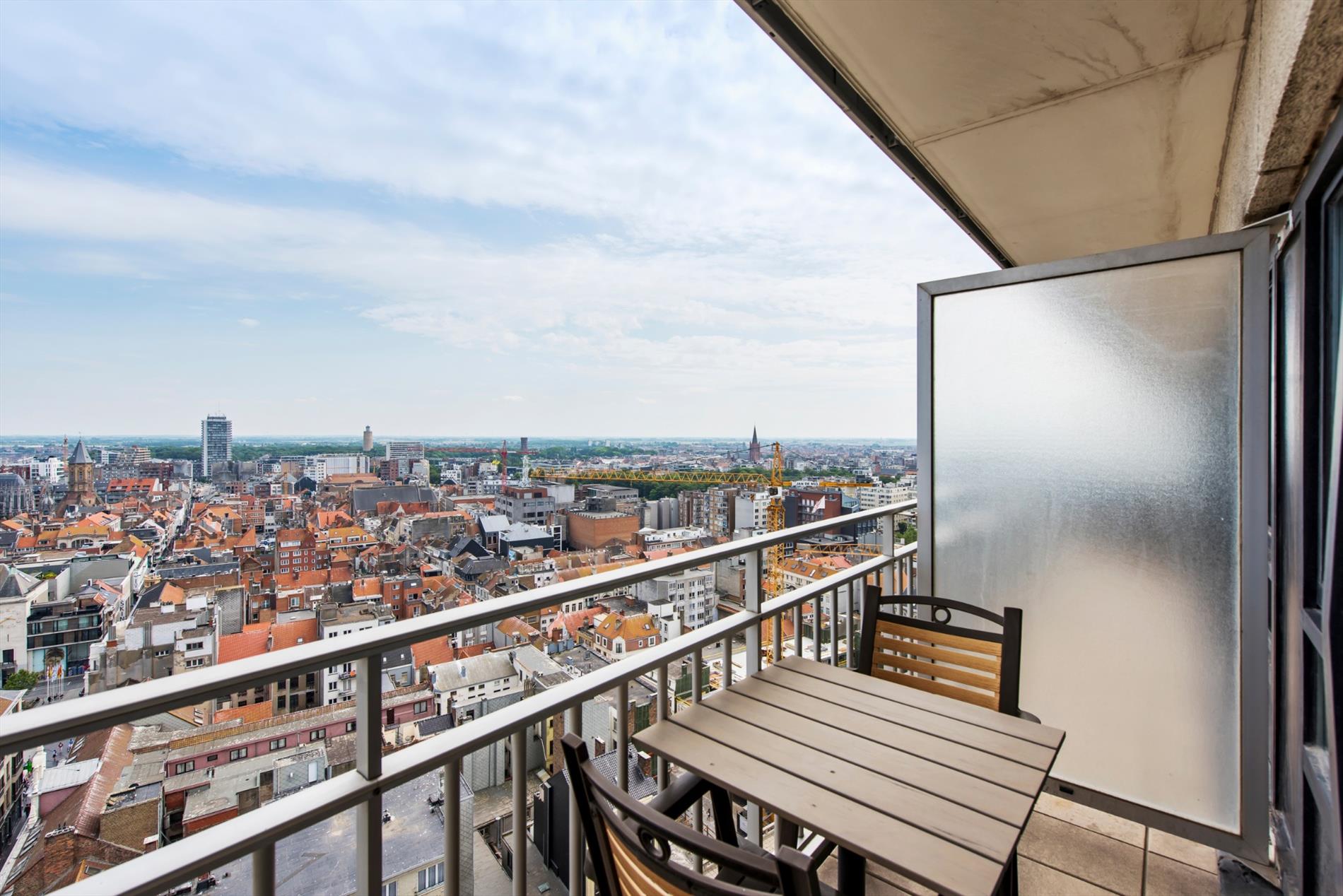 LUXUEUS VAKANTIE APPARTEMENT MET ZICHT OP ZEE EN STAD 