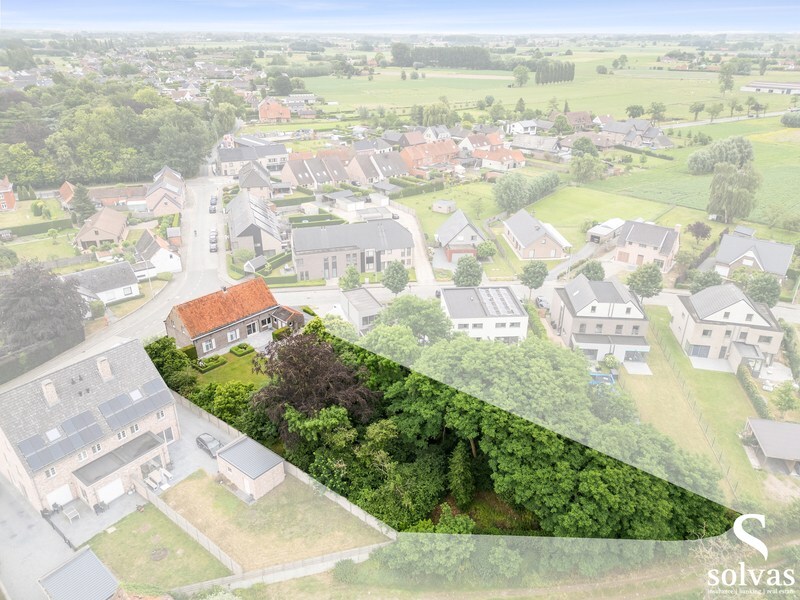 PROJECTGROND; Ruime half open bebouwing met grote tuin en 2 garages op perceel van 1545m² in Aalter 