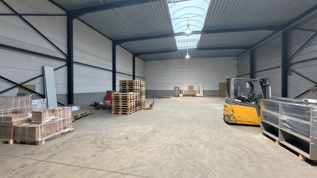 Bedrijfsunits met magazijn en kantoor te huur in Mechelen-Noord