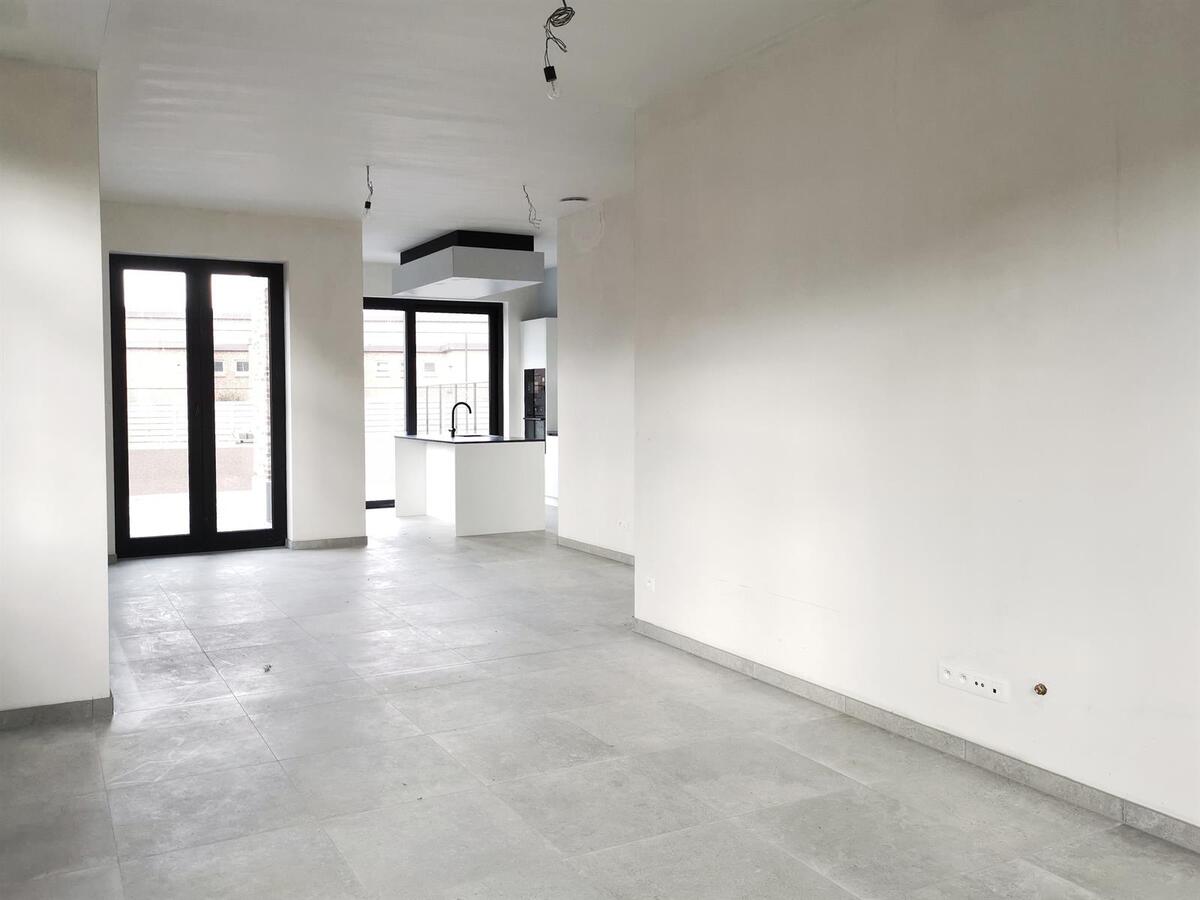 Ruime halfopen bebouwing. Volledig afgewerkte instapklare nieuwbouw. 