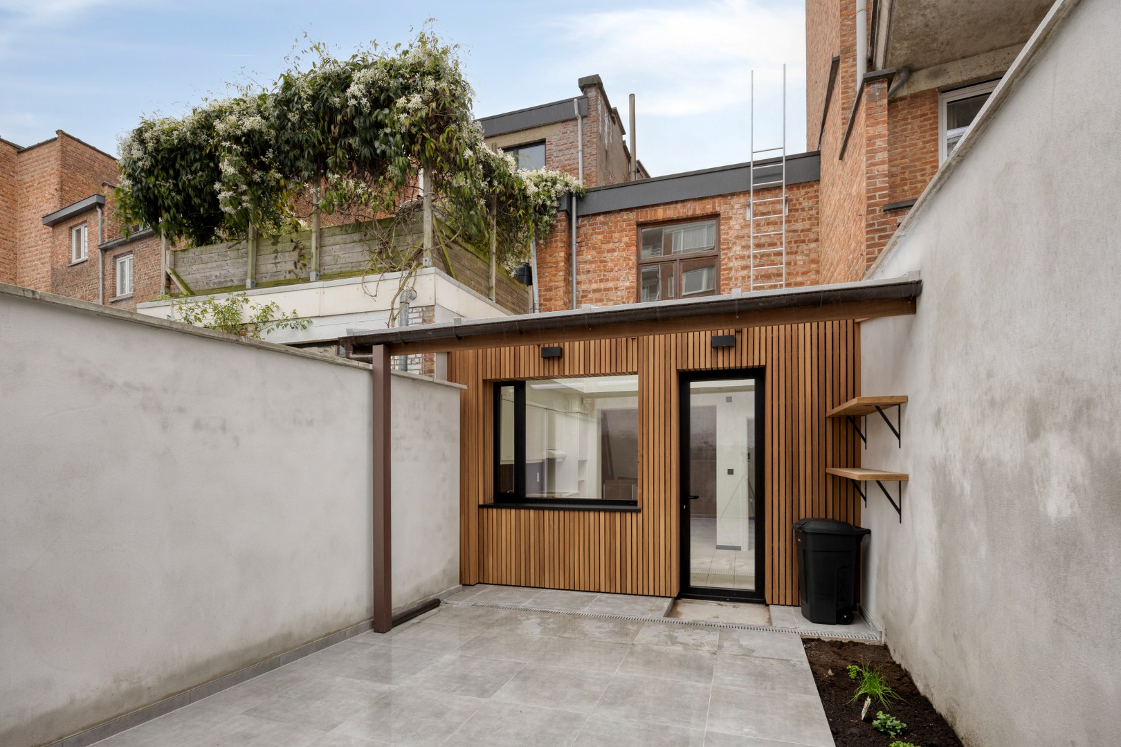 Woning met 4 slaapkamers, 2 badkamers, terras in centrum Leuven ! – EPC 187 kWh/m² - bewoonbare opp. 184m² 