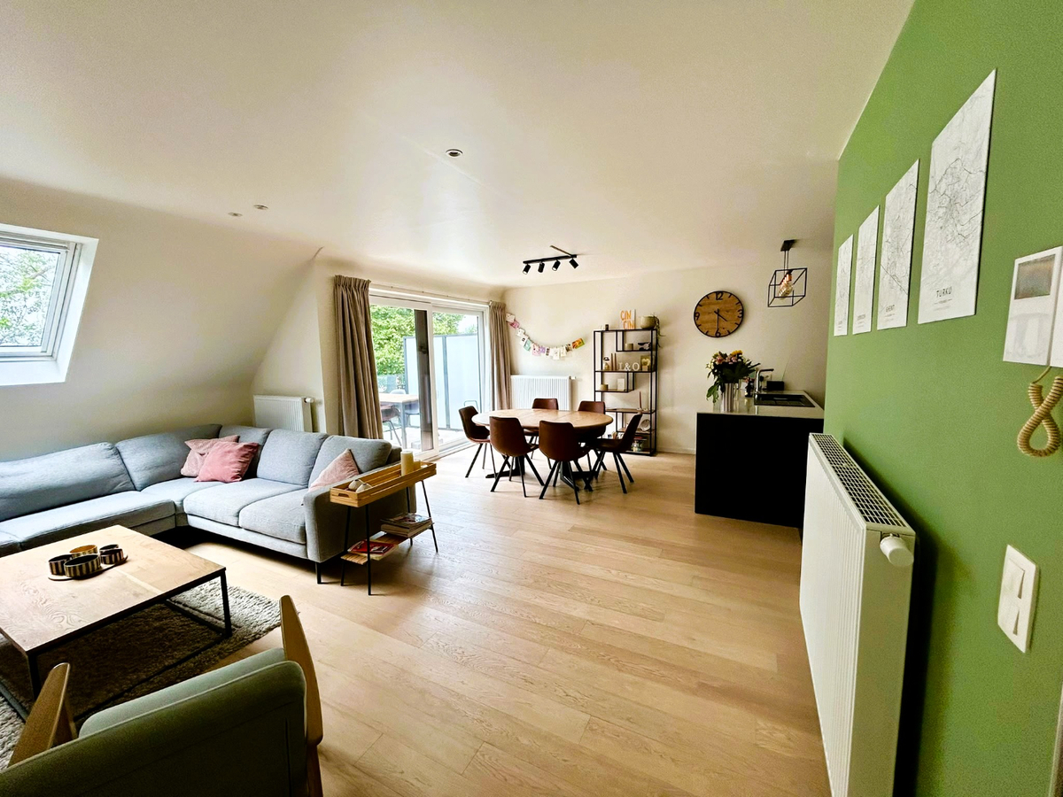Lichtrijk 2-slaapkamerappartement met parkzicht, zonnig terras en ruime zolder en EPC A! 