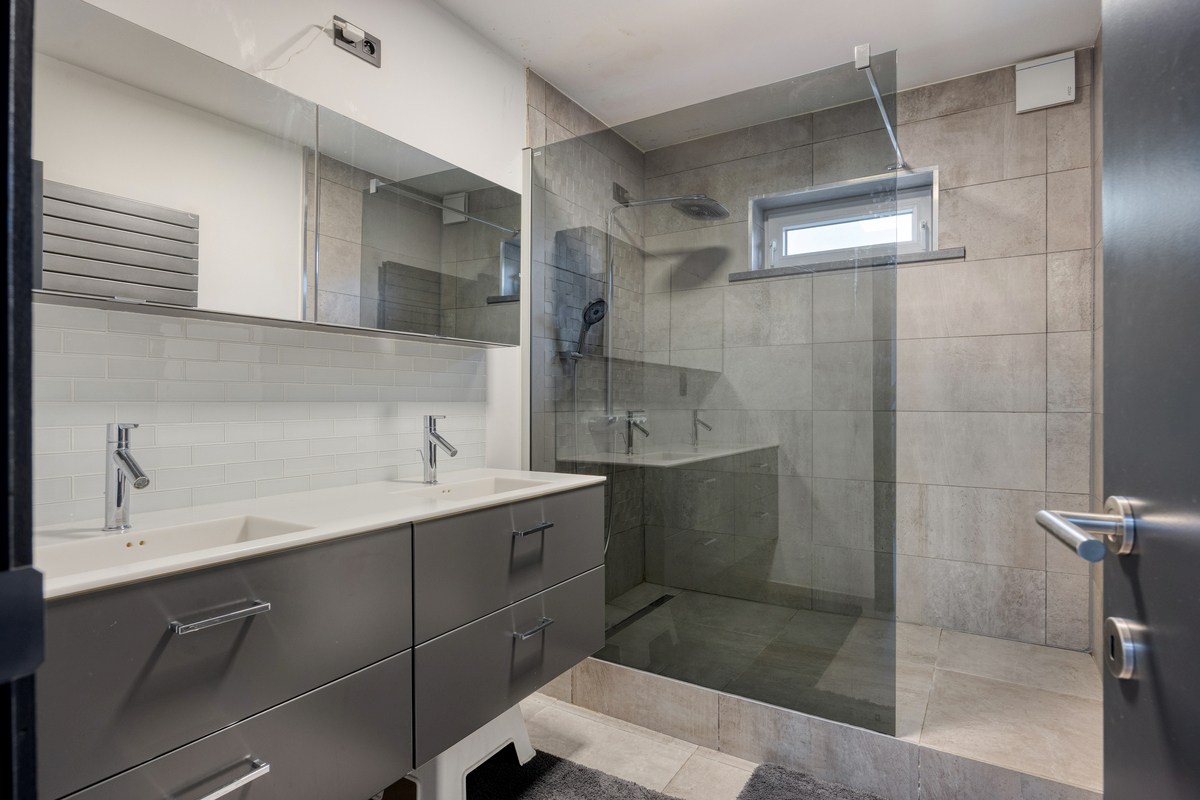 Halfopen bebouwing met 3 slaapkamers, tuin, terras en garage in Bertem! – EPC 128 kWh/m² - bewoonbare opp. 195 m² 